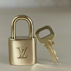 Auth✅Louis Vuitton Padlock with Key